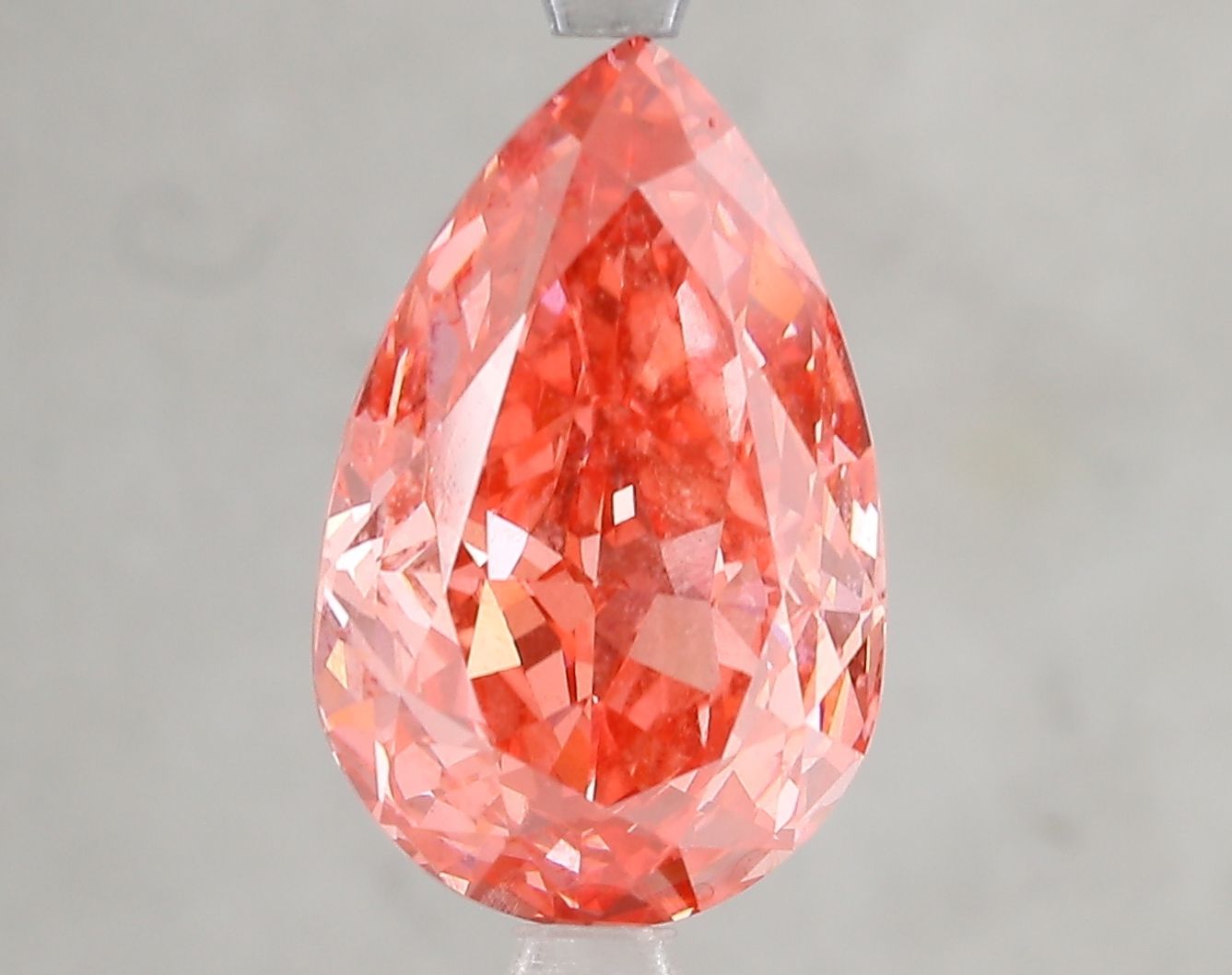 5.16 carat fancy vivid red VS1 EX Cut IGI pear diamond