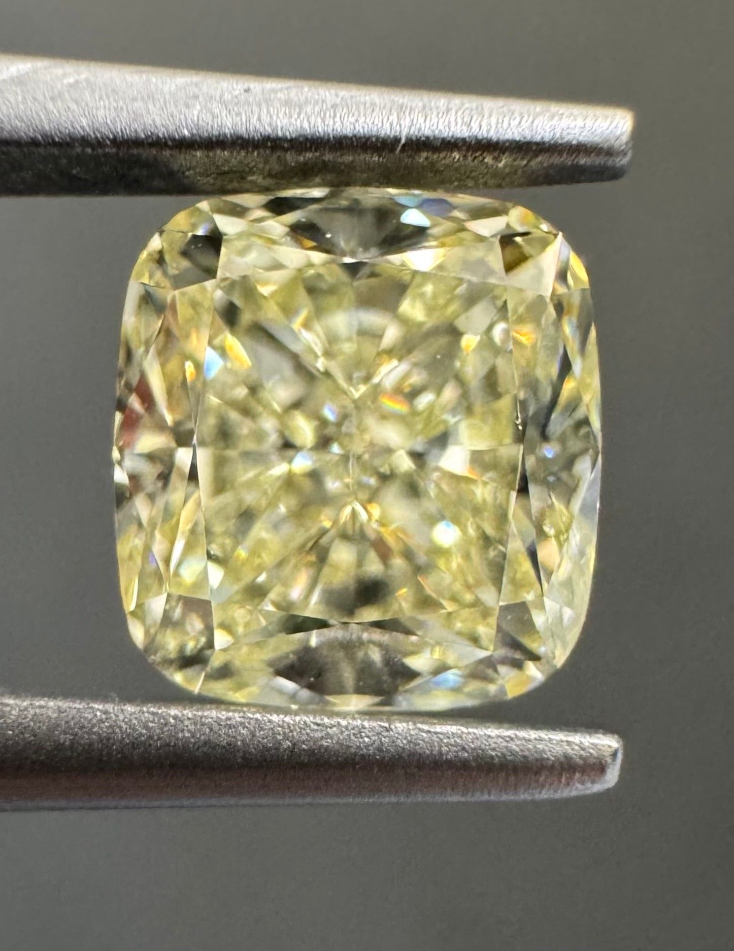 1 Carat Cushion brilliant Diamond W-X VVS2