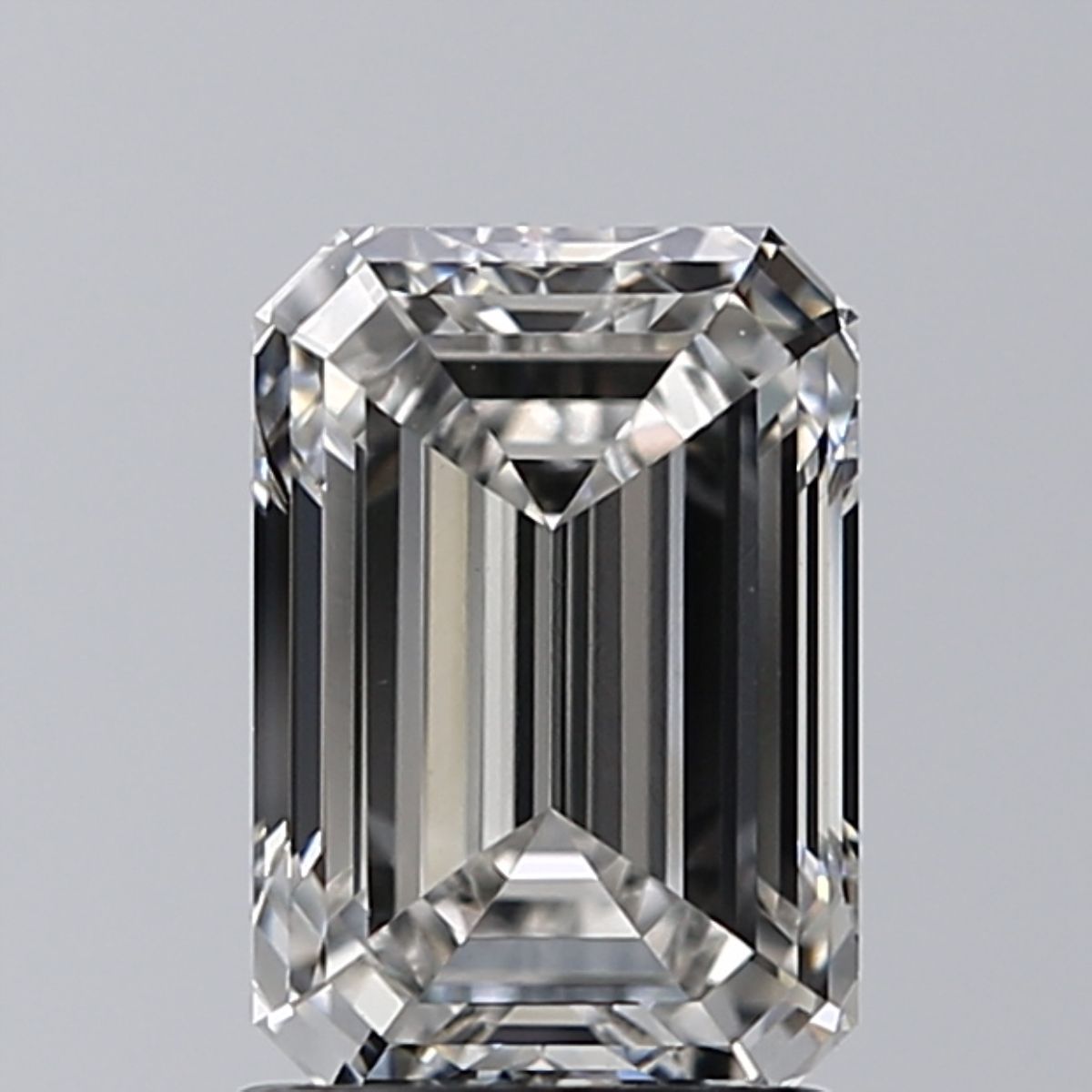 1.65 ct. emerald Lab Grown Diamond front image