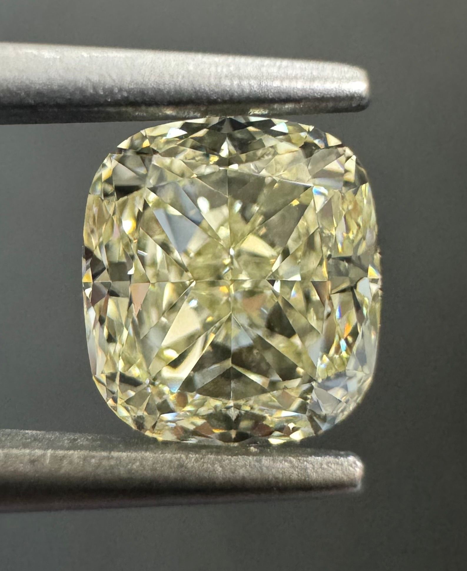 1.01 Carat Cushion brilliant Diamond Q-R VS1