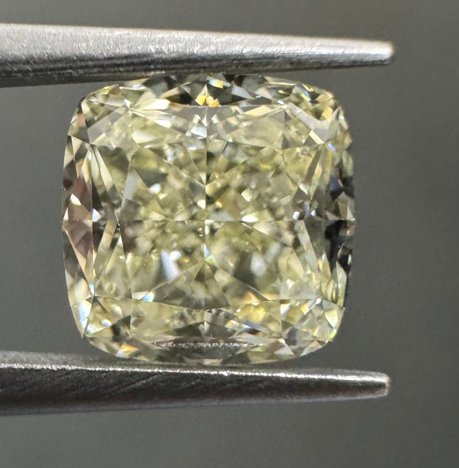 1.01 Carat Cushion brilliant Diamond S-T VS2