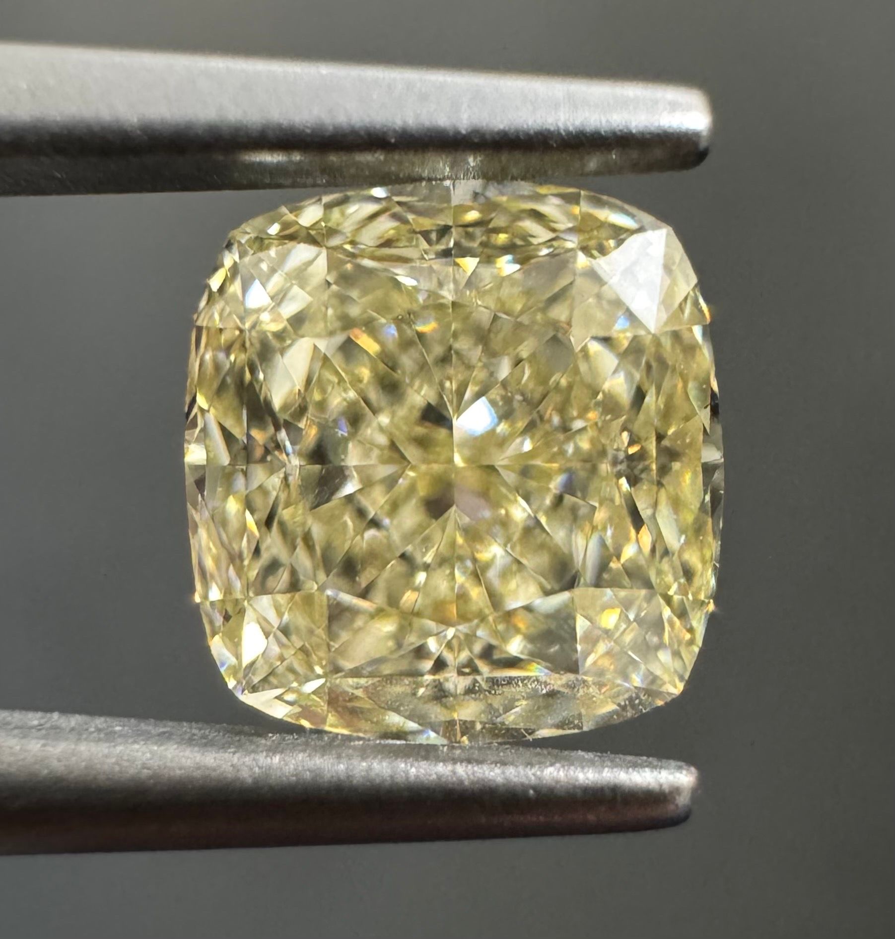 1.22 Carat Cushion brilliant Diamond M VS1