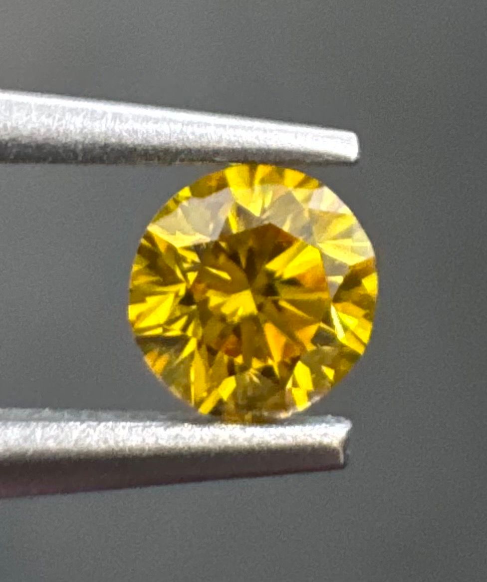 0.2 Carat Round Diamond Fancy Vivid Orangey Yellow SI2