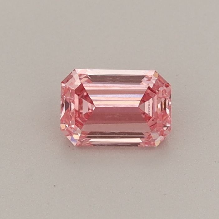 0.38 ct Emerald diamond