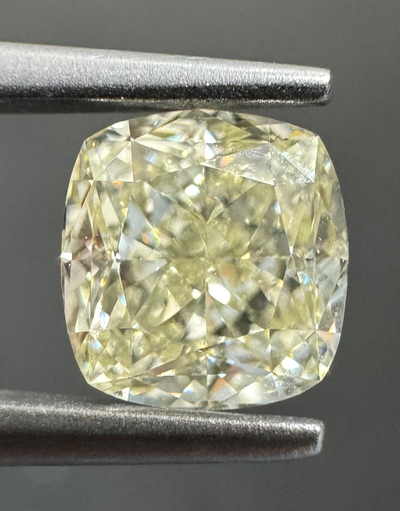 1.02 Carat Cushion brilliant Diamond U-V VS1