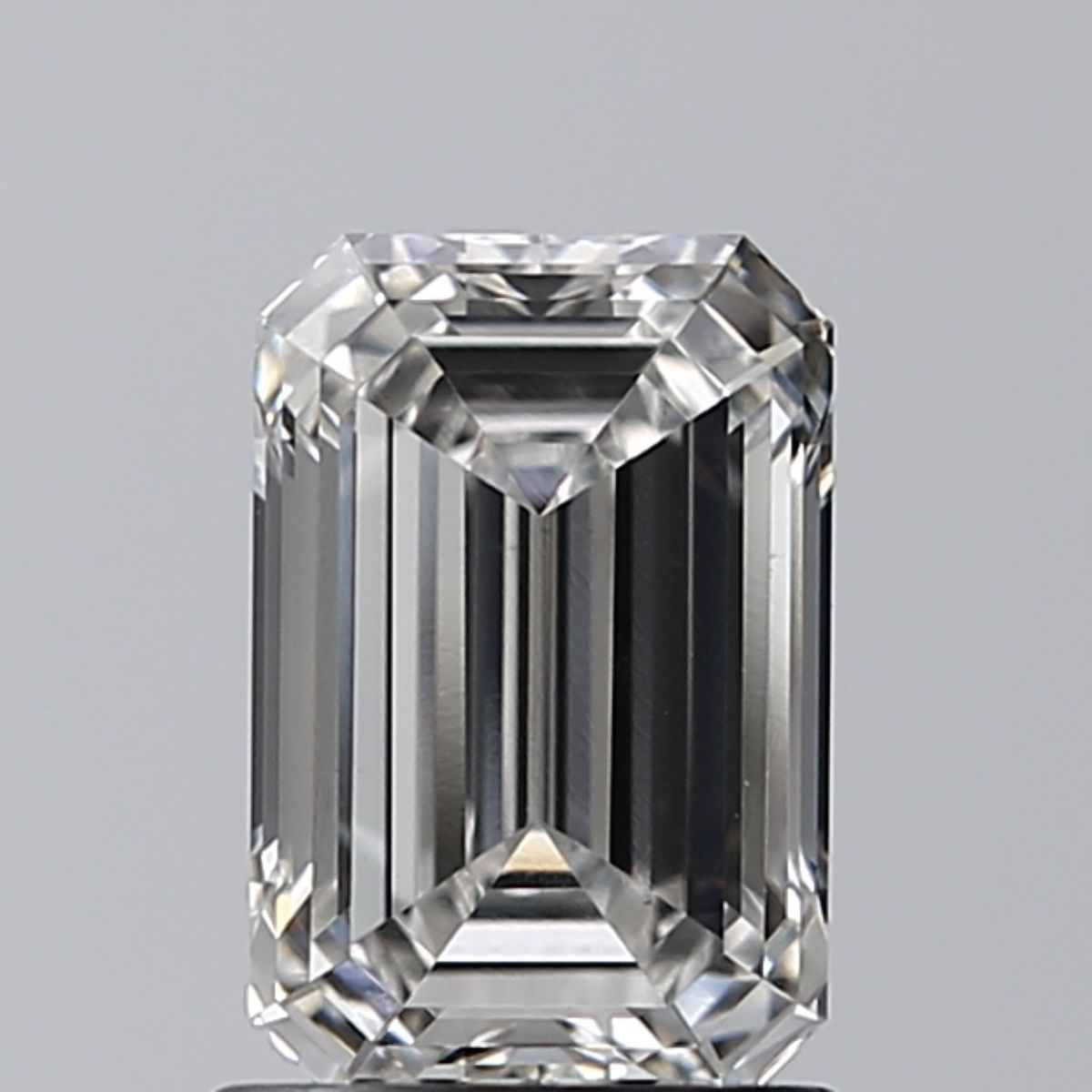 1.23 ct. emerald Lab Grown Diamond front image