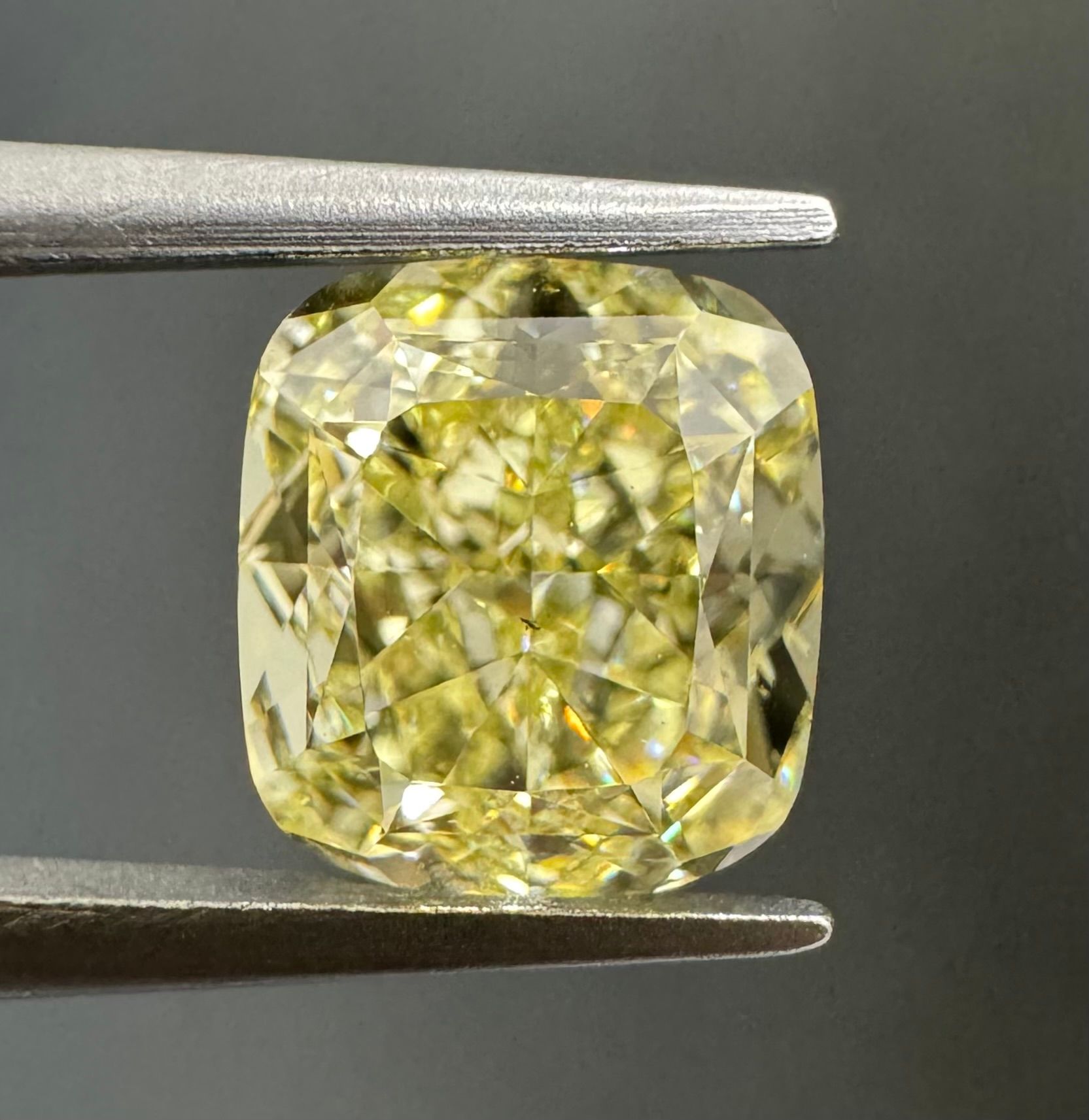 1.7 Carat Cushion brilliant Diamond Fancy Yellow VS2