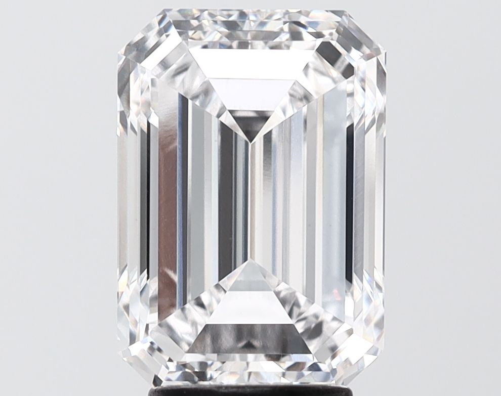 4.50 ct. emerald Lab Grown Diamond front image