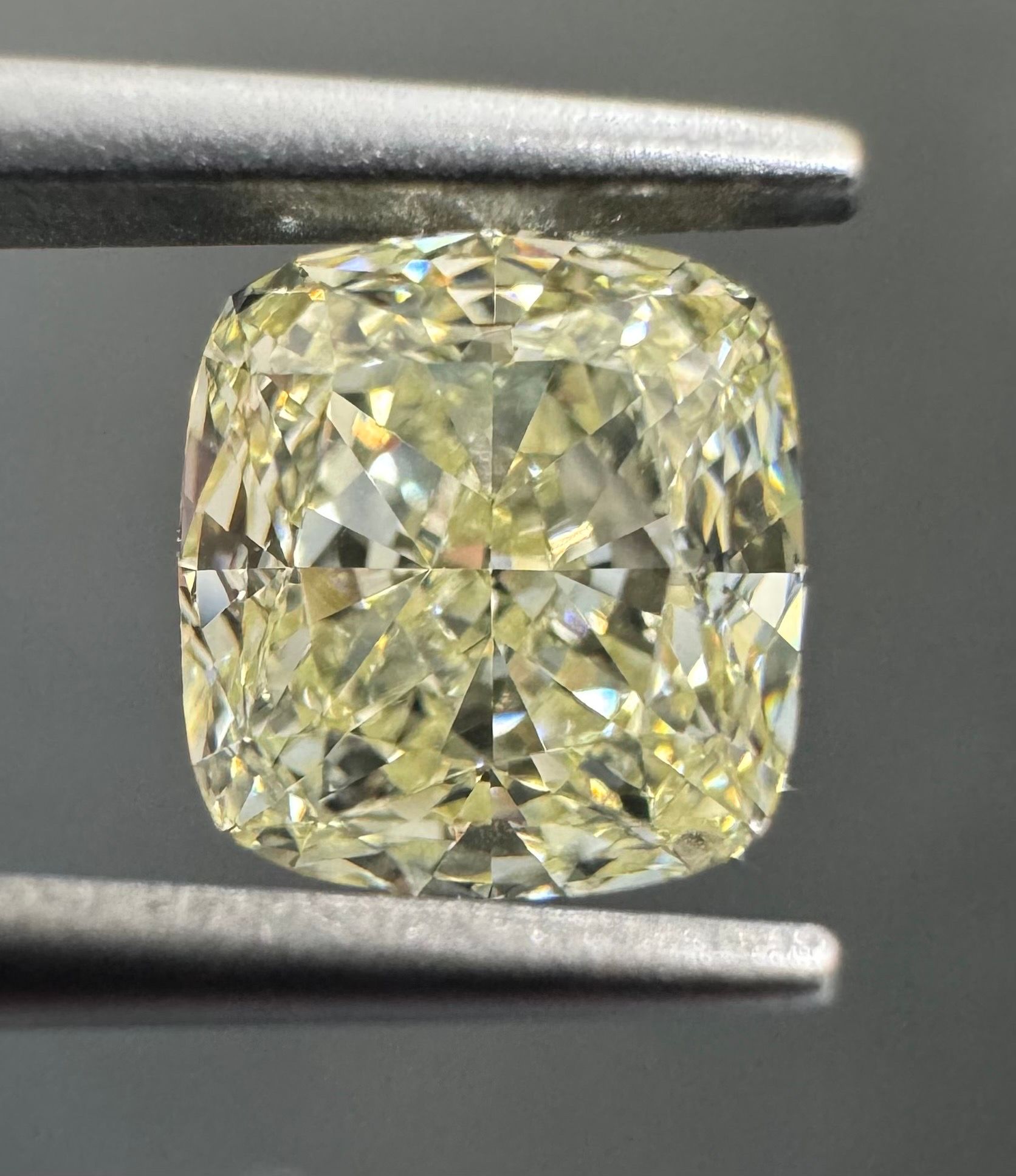 1.13 Carat Cushion brilliant Diamond U-V VS1