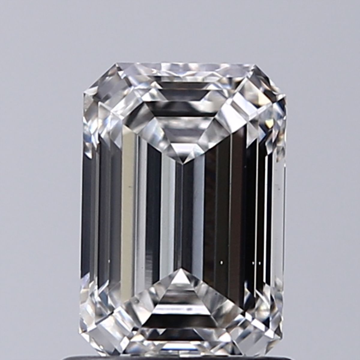 1.05 ct. emerald Lab Grown Diamond front image
