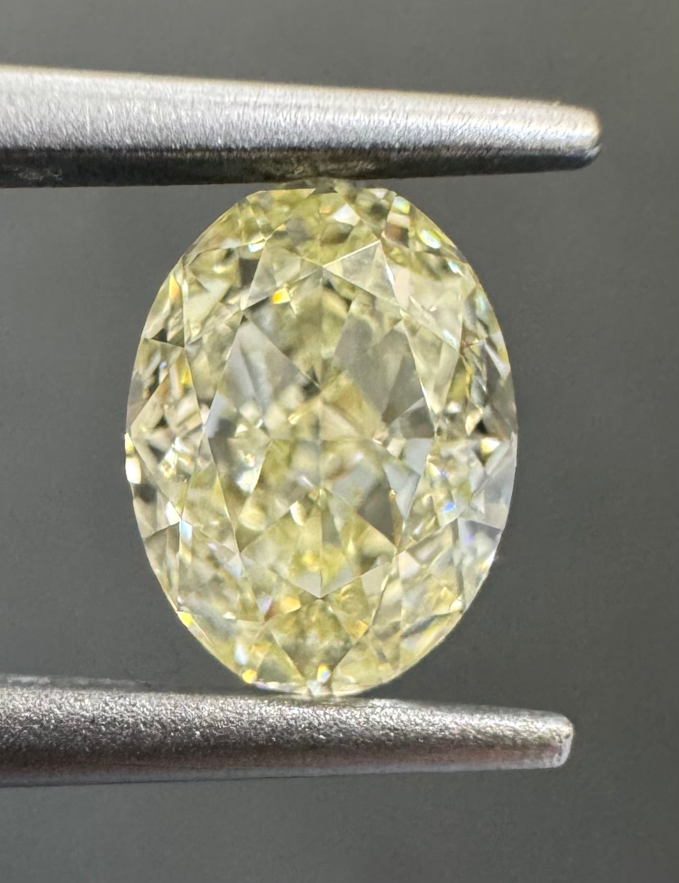 0.92 Carat Oval Diamond U-V VS1