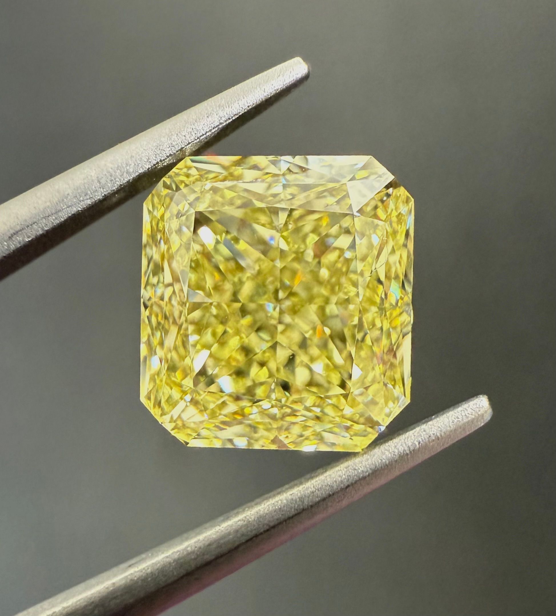 3.02 Carat Radiant Diamond Fancy Yellow VS1