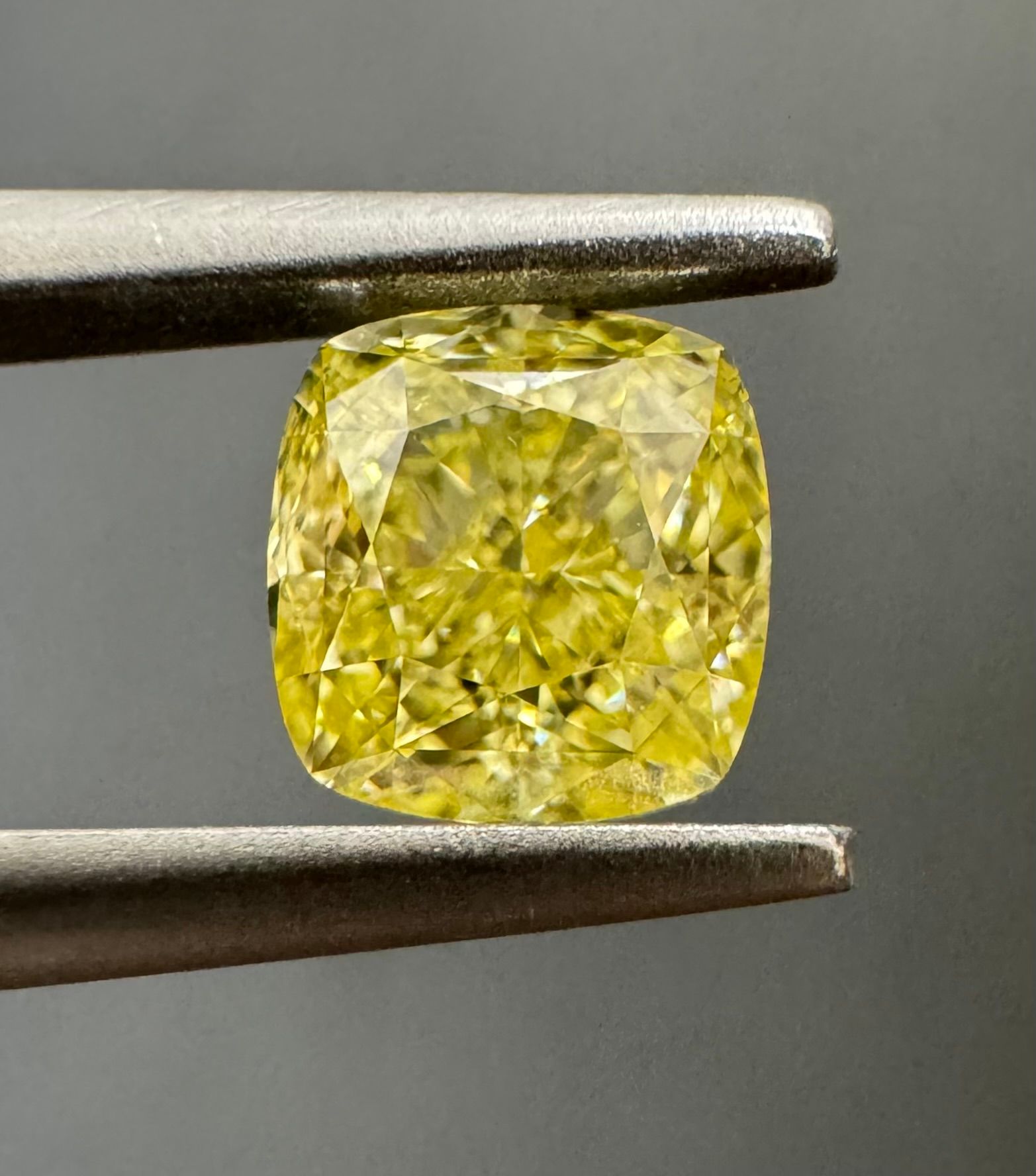 0.67 Carat Cushion brilliant Diamond Fancy Yellow VVS1