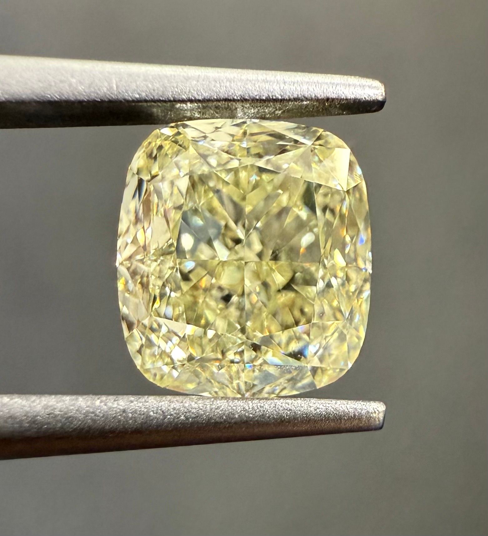 1.61 Carat Cushion brilliant Diamond M VVS2