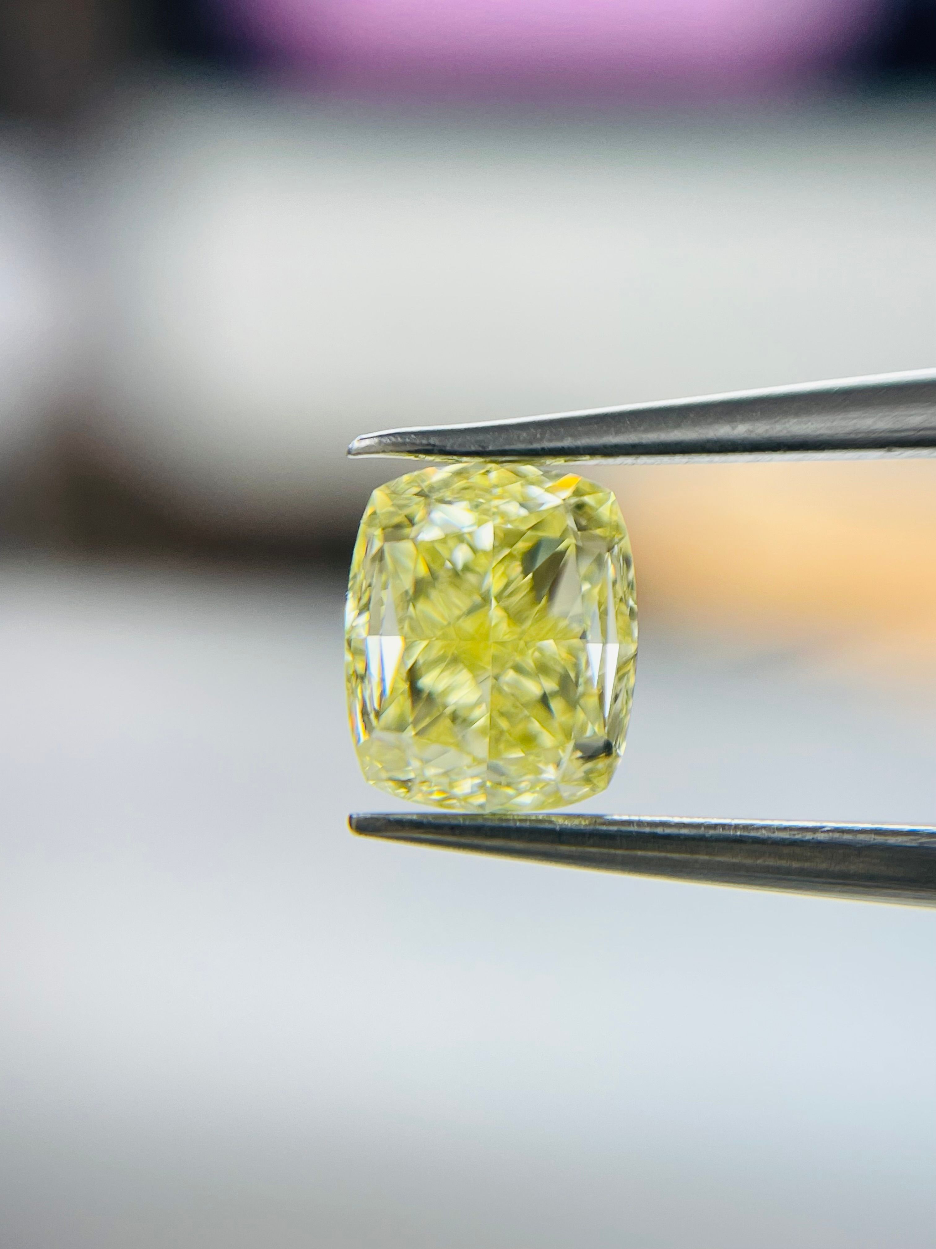 1.01 Carat Cushion modified Diamond Fancy Light Yellow VVS1