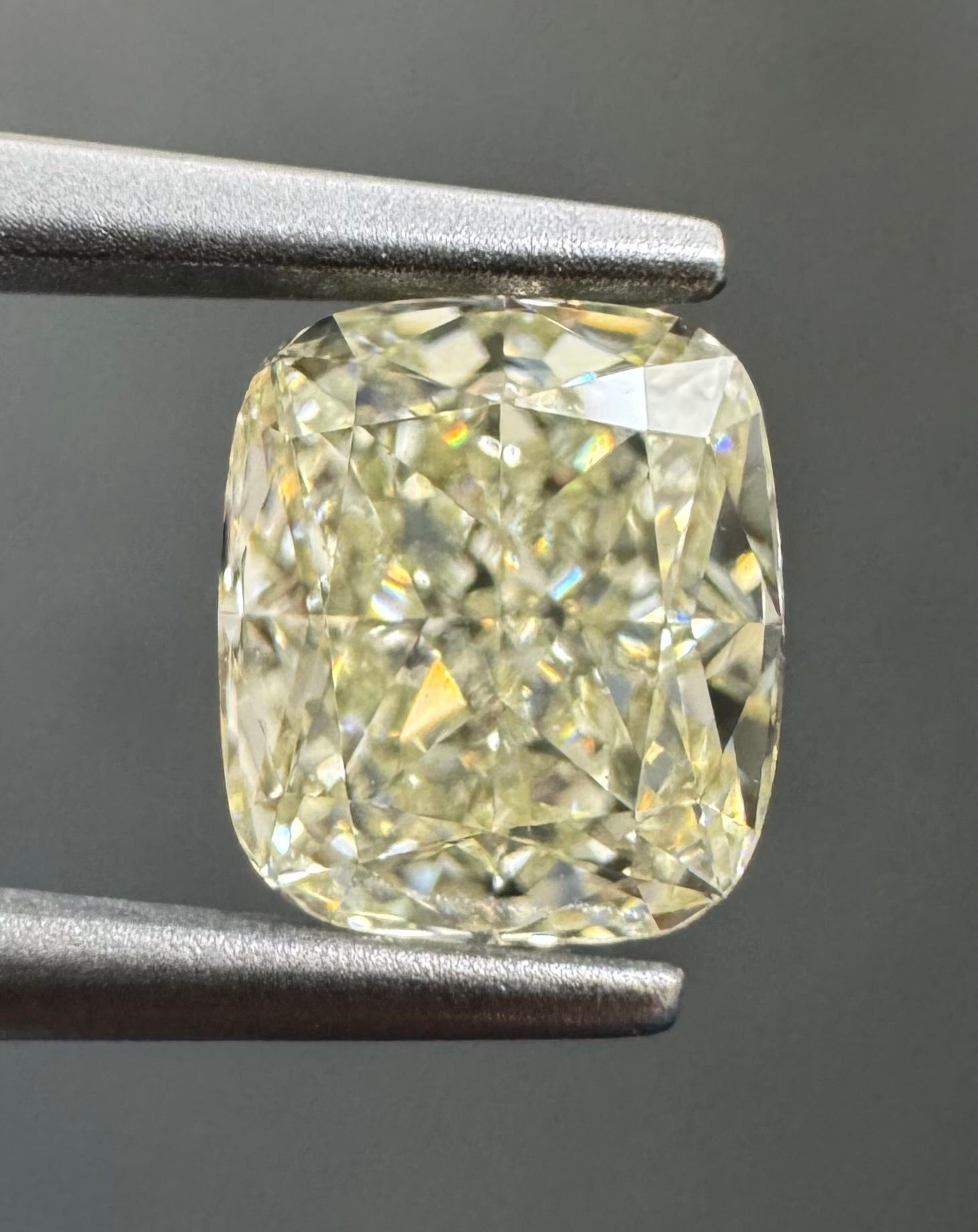 1.03 Carat Cushion brilliant Diamond M VS1